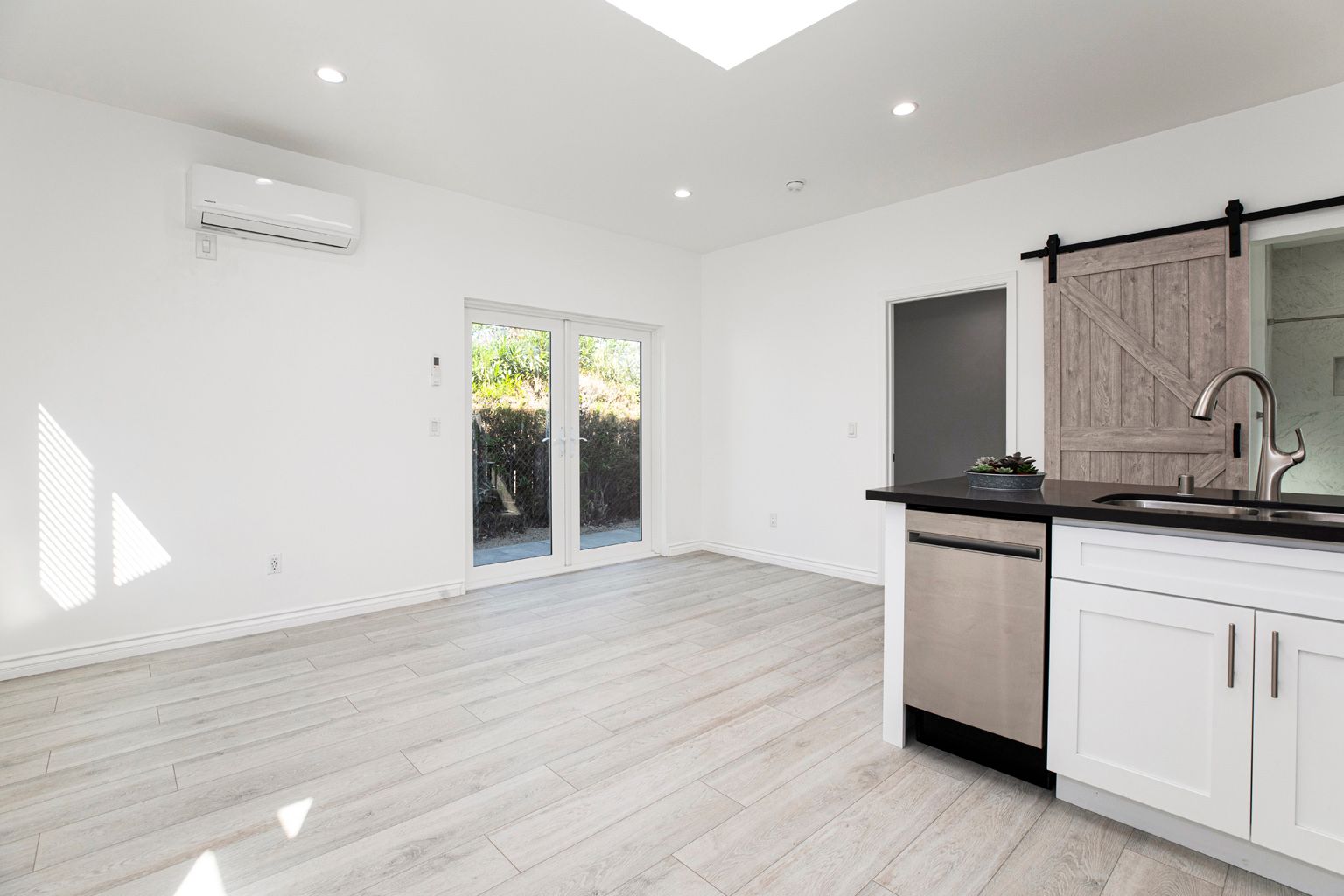 Modern Concrete ADU in Los Angeles, CA photo 7