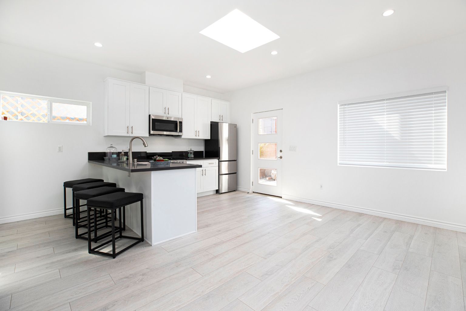 Modern Concrete ADU in Los Angeles, CA photo 8