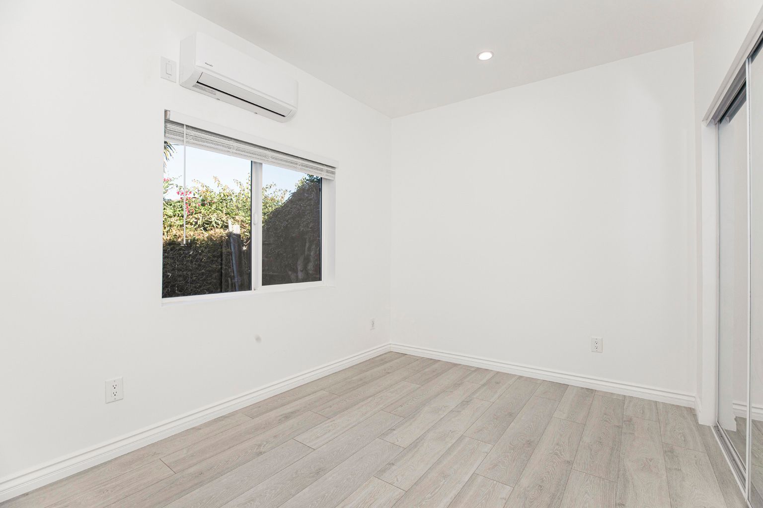 Modern Concrete ADU in Los Angeles, CA photo 17