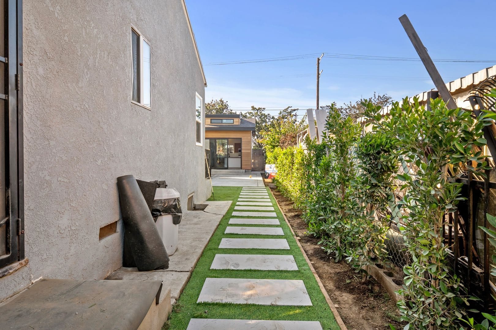 Open-Concept Modern ADU in Los Angeles, CA photo 2