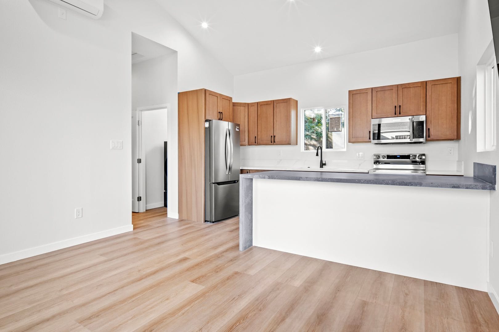 Open-Concept Modern ADU in Los Angeles, CA photo 7