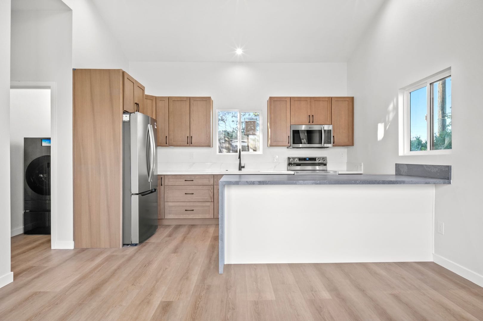 Open-Concept Modern ADU in Los Angeles, CA photo 9