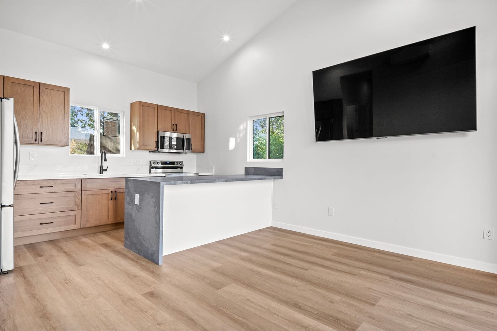 Open-Concept Modern ADU in Los Angeles, CA photo 10