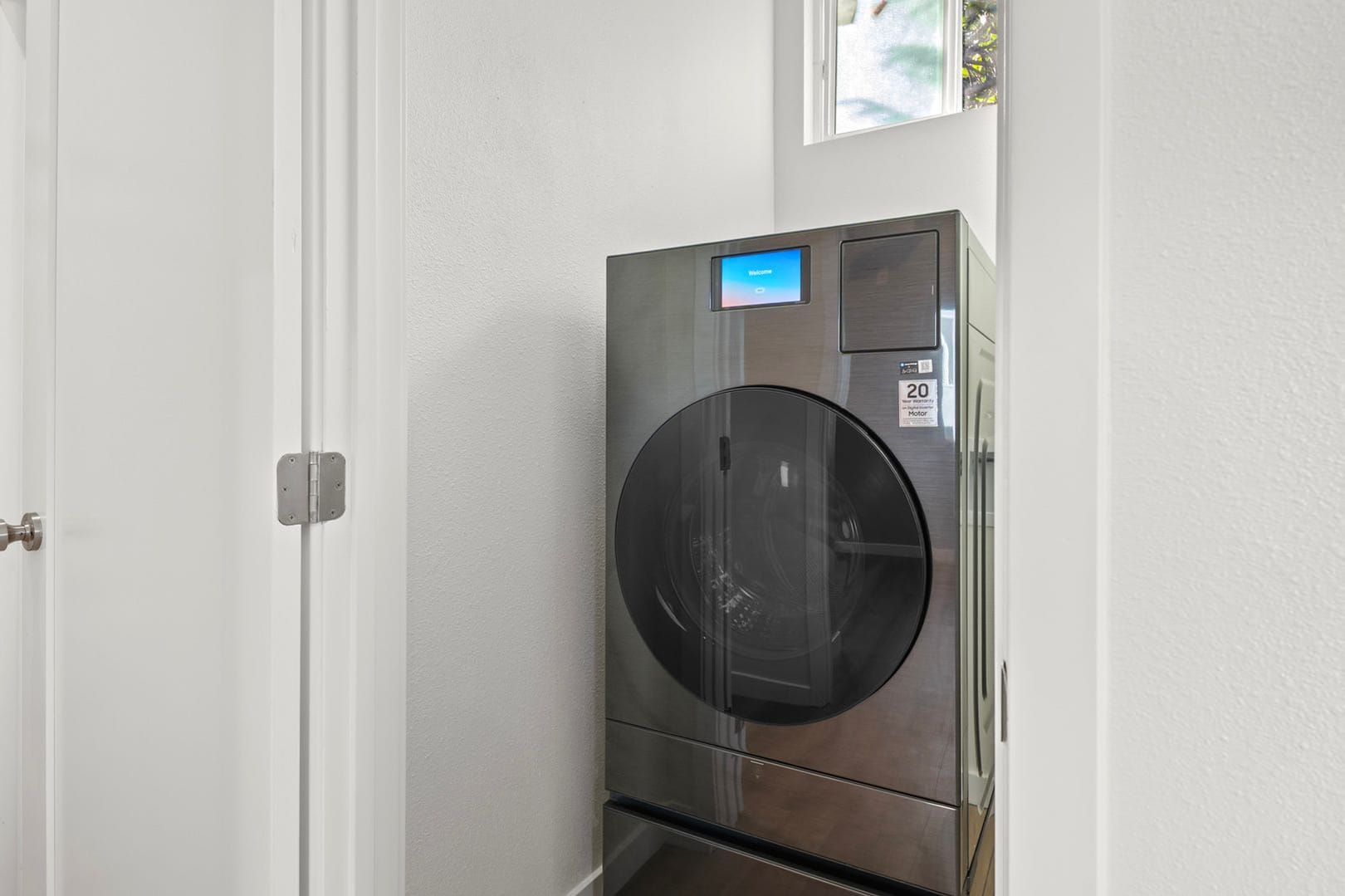 Open-Concept Modern ADU in Los Angeles, CA photo 18