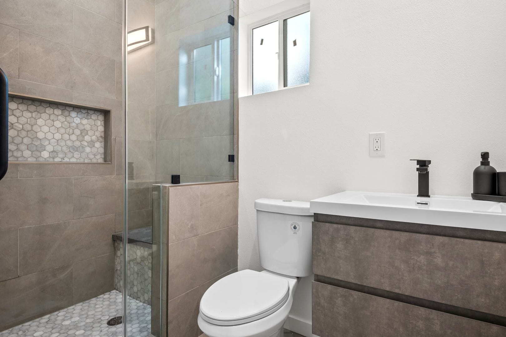 Open-Concept Modern ADU in Los Angeles, CA photo 19
