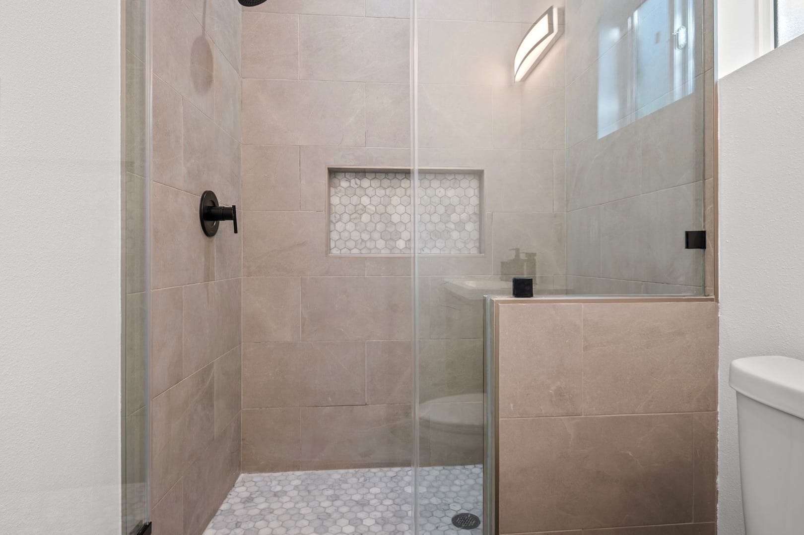 Open-Concept Modern ADU in Los Angeles, CA photo 20