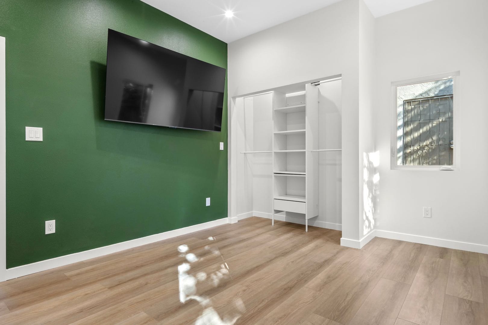 Open-Concept Modern ADU in Los Angeles, CA photo 22