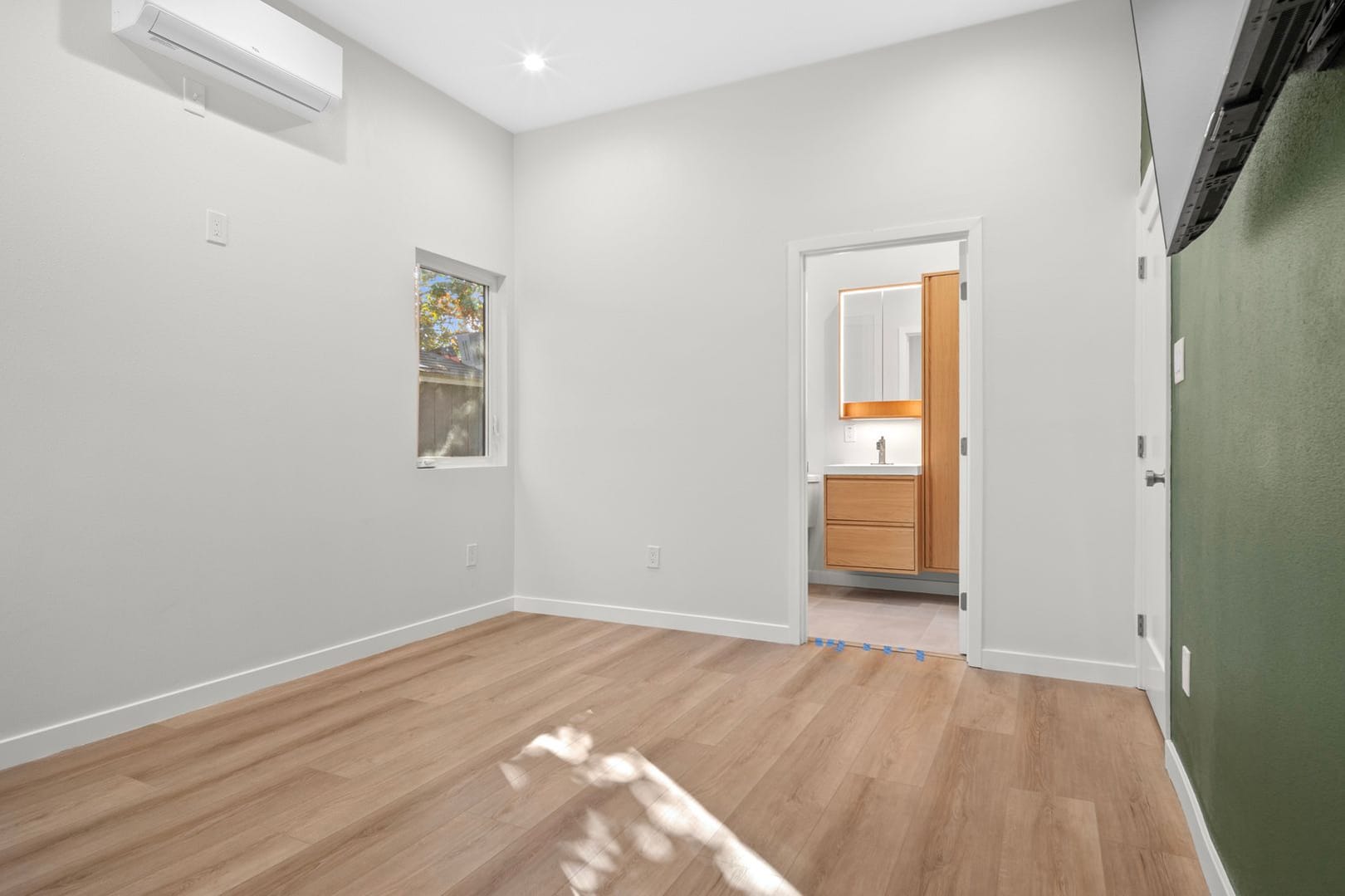 Open-Concept Modern ADU in Los Angeles, CA photo 24