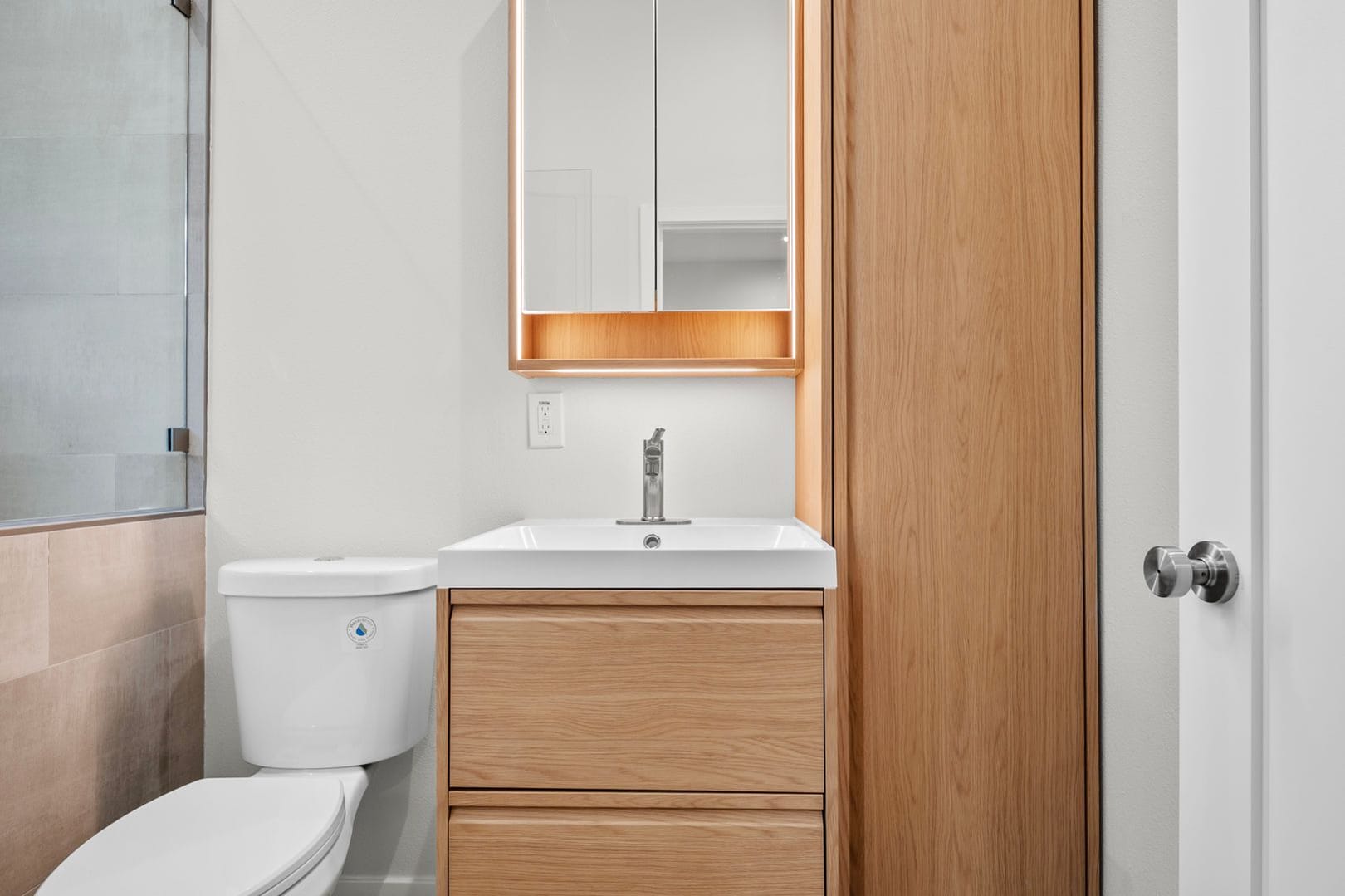 Open-Concept Modern ADU in Los Angeles, CA photo 25