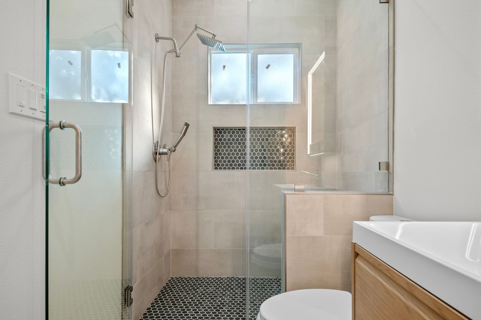 Open-Concept Modern ADU in Los Angeles, CA photo 27