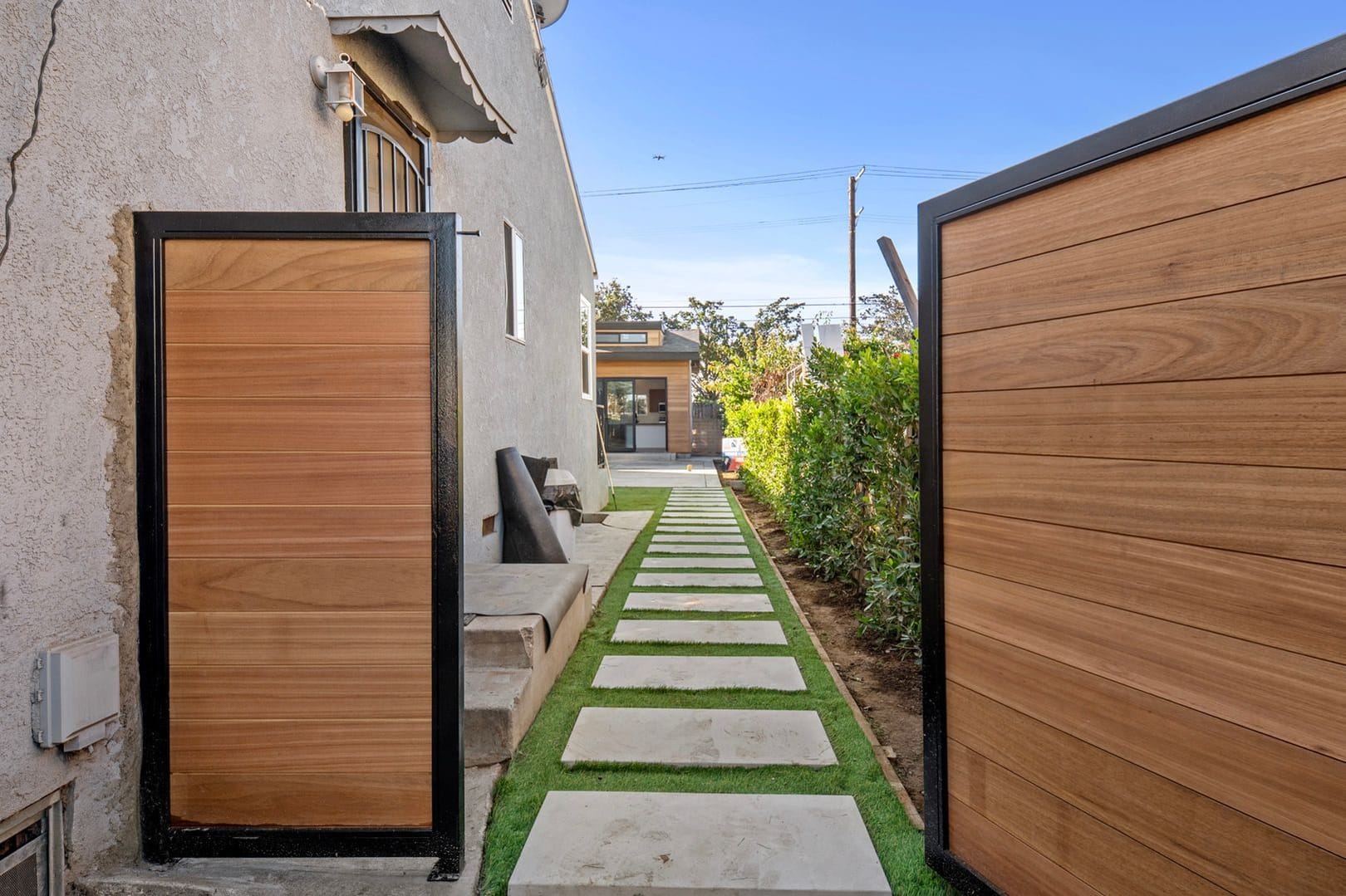 Open-Concept Modern ADU in Los Angeles, CA photo 38