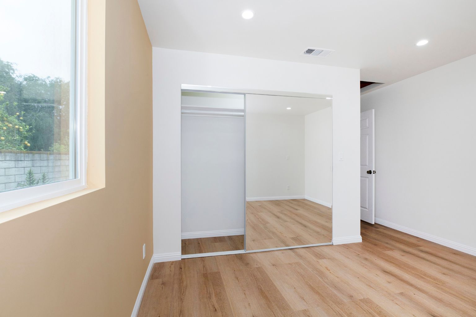White-Oak Modern ADU in Pasadena, CA photo 6