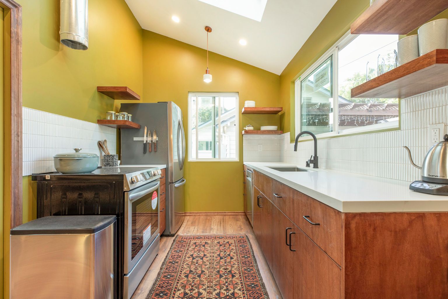 Wood-Panelled Detached ADU in Pasadena, CA photo 11