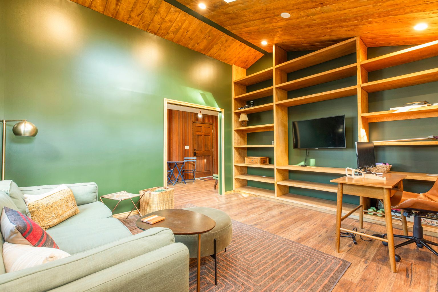 Wood-Panelled Detached ADU in Pasadena, CA photo 8