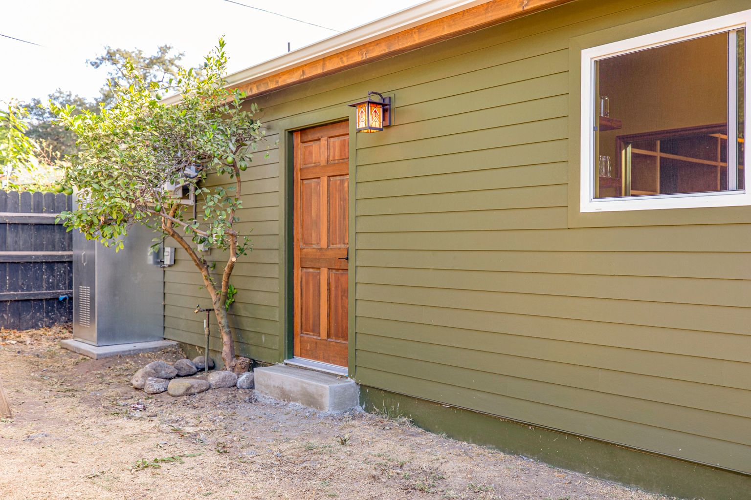 Wood-Panelled Detached ADU in Pasadena, CA photo 5