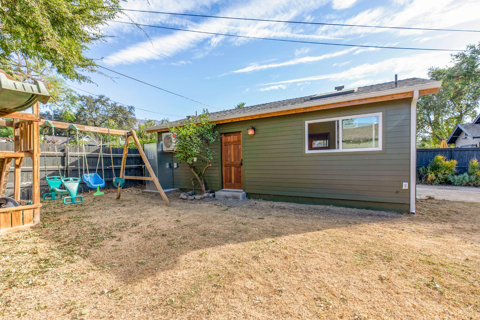 Wood-Panelled Detached ADU in Pasadena, CA photo 6