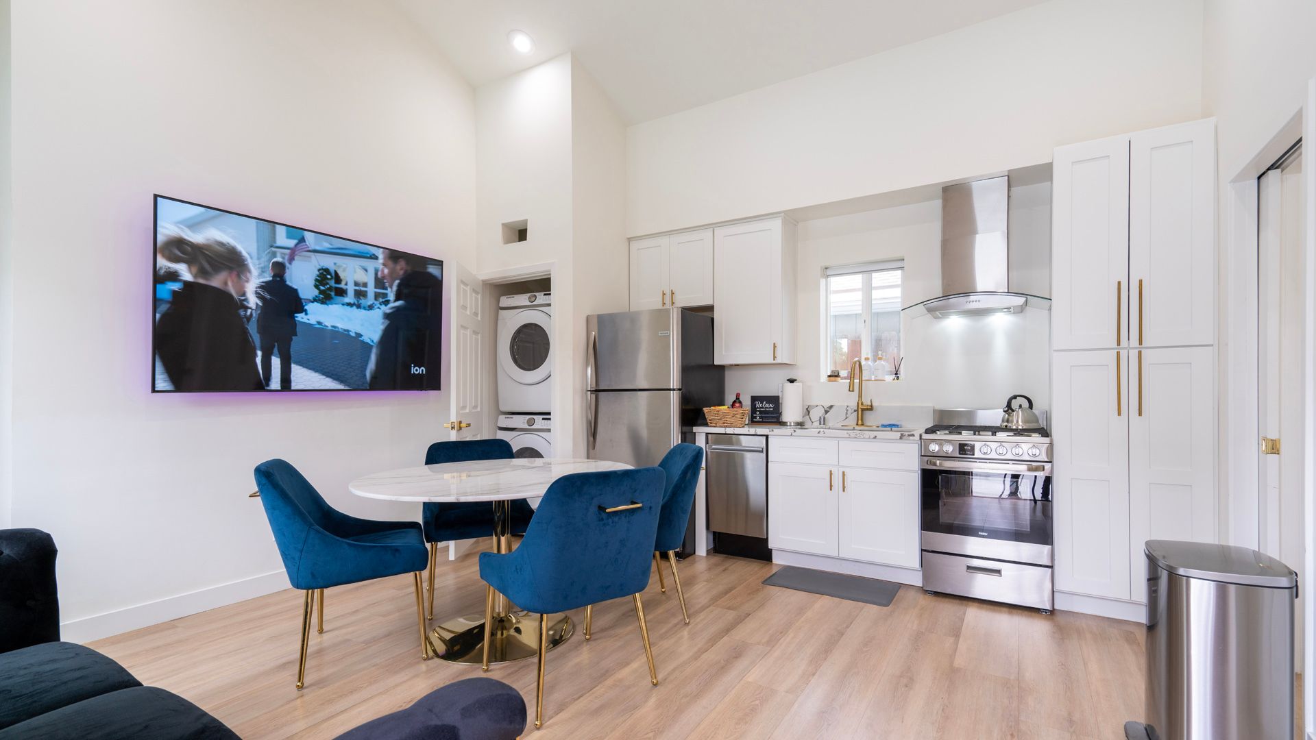 Modern Outdoor-Living ADU in South Los Angeles, CA photo 9